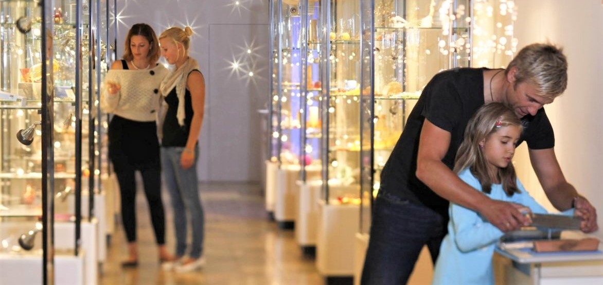 Erlebnisausstellung der Gablonzer Industrie - Schmuck und mehr.