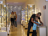 Besucher in der Erlebnisausstellung Besucher in der Erlebnisausstellung